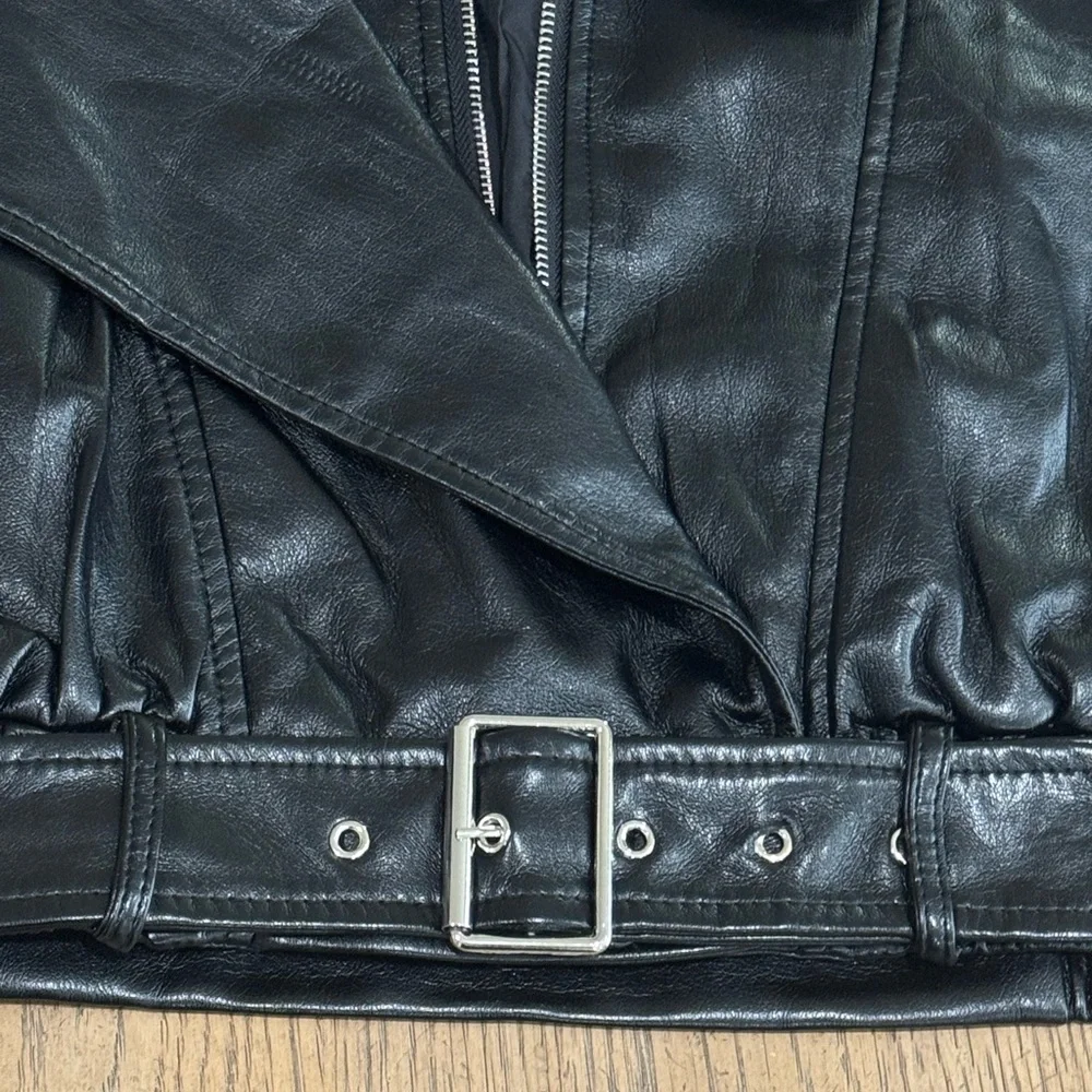 Azalea Wang Cropped Moto Jacket Black Faux Leather Belted Biker Size L NWT - Picture 3 of 7